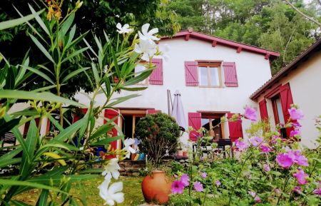 Maison d'hôtes "La Houlette" Chambre d'hôtes n°09G20047 Ferrières-sur-Ariège - Ariège - Maison d'hôtes "La Houlette"
