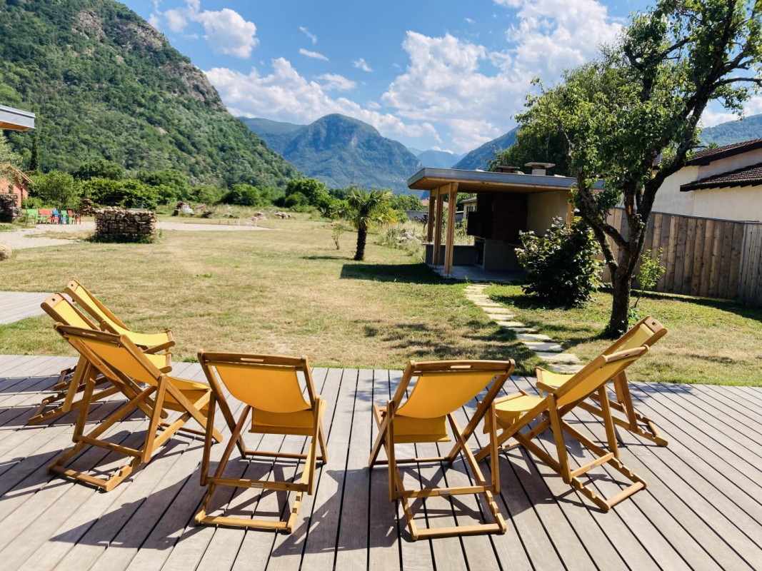 Große Ariège-Gruppenunterkunft – 20 Personen, 4 Chalets, Spa und professionelle Küche in Arignac