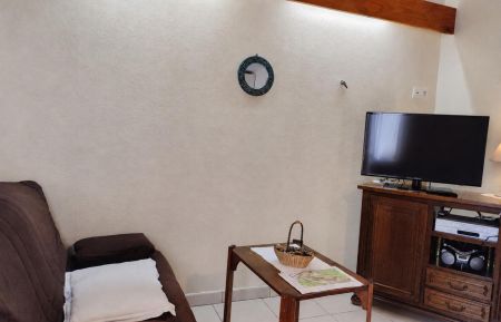 G&icirc;te n&deg;09G10057 Dalou - Ari&egrave;ge - le coin t&eacute;l&eacute;viseur du gite de la Roque