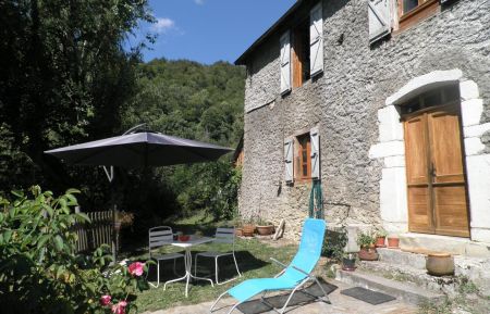 G&icirc;te n&deg;09G10494 Bonac-Irazein - Ari&egrave;ge - Devant la maison