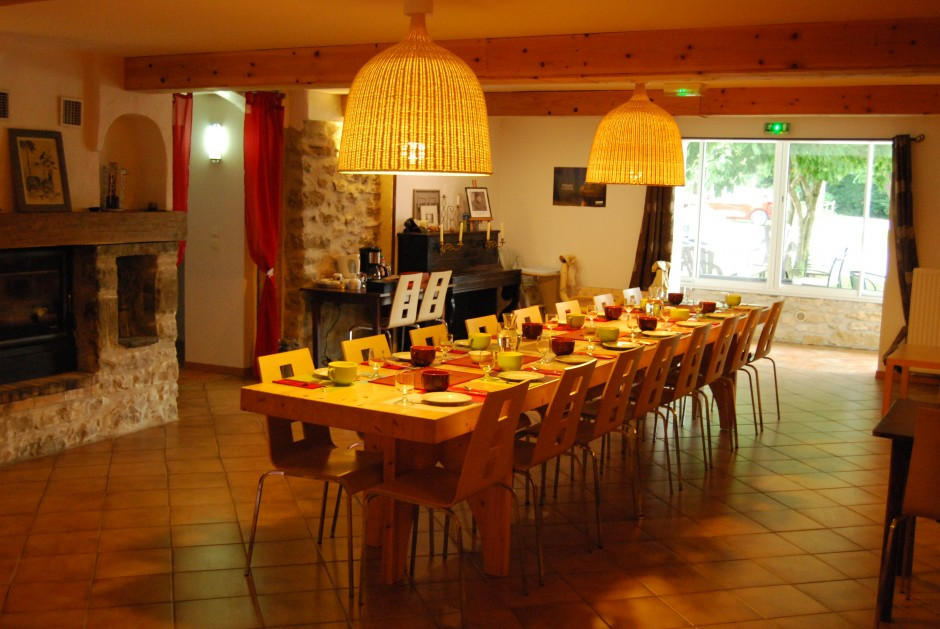 Piscine couverte chauffée au sel 10x5m du gîte Le Moulinet